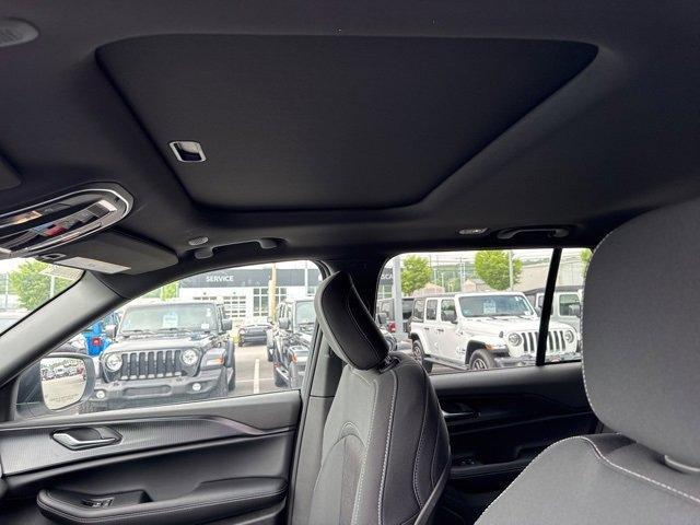 new 2025 Jeep Grand Cherokee car, priced at $41,177