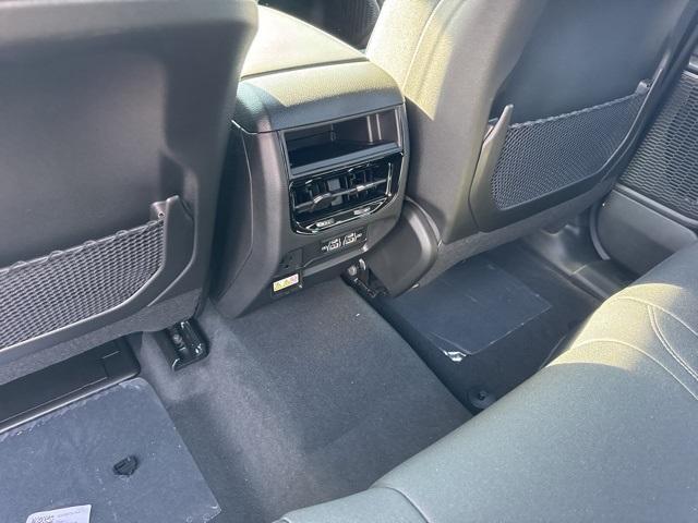 new 2025 Jeep Grand Cherokee car, priced at $43,575