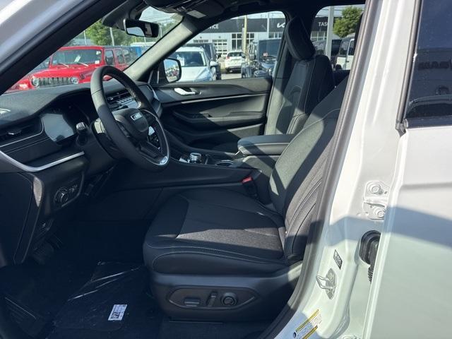 new 2025 Jeep Grand Cherokee car, priced at $43,575