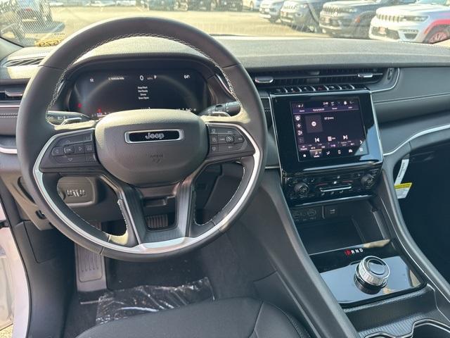 new 2025 Jeep Grand Cherokee car, priced at $43,575