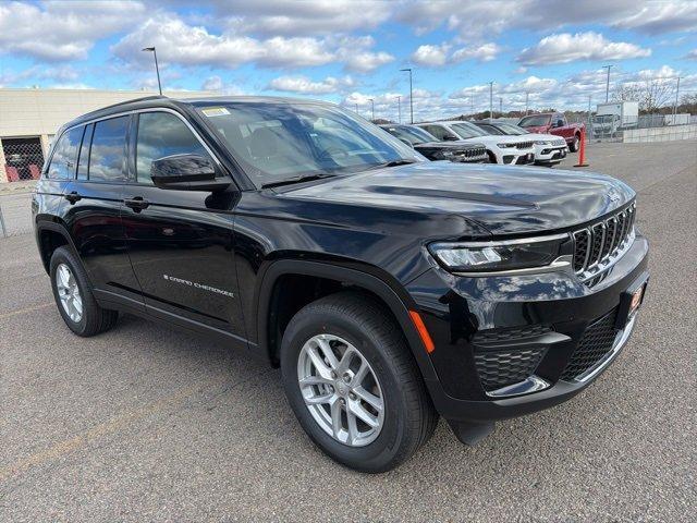 new 2025 Jeep Grand Cherokee car, priced at $40,040