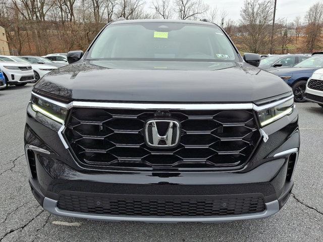 new 2025 Honda Pilot car, priced at $55,205