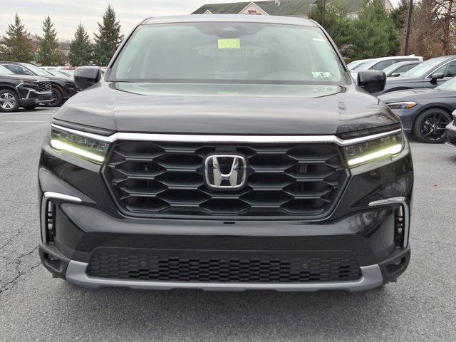 new 2025 Honda Pilot car, priced at $46,995