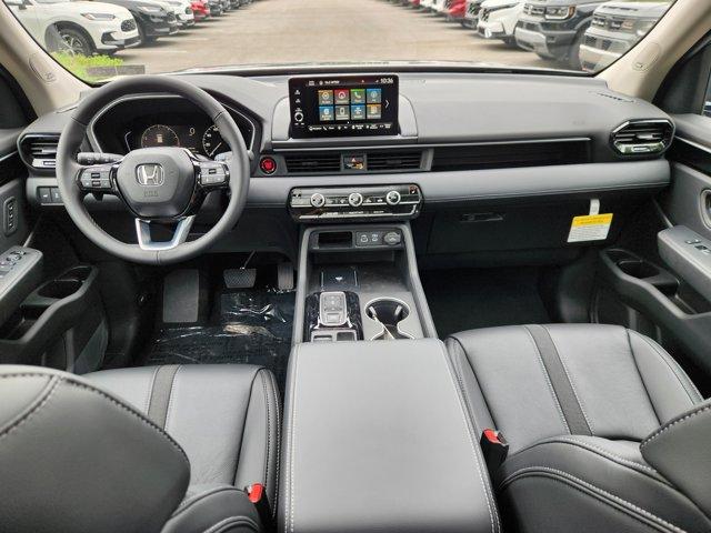 new 2025 Honda Pilot car, priced at $51,050