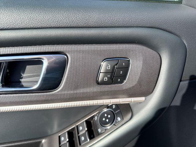 new 2025 Ford Explorer car