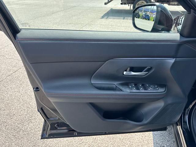 new 2025 Nissan Kicks car, priced at $28,184