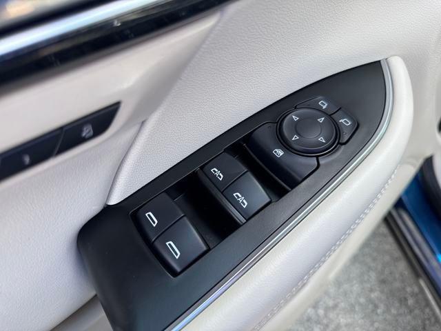 used 2023 Buick Envision car, priced at $31,600