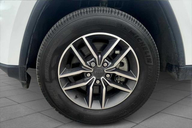 used 2022 Jeep Grand Cherokee car, priced at $28,499