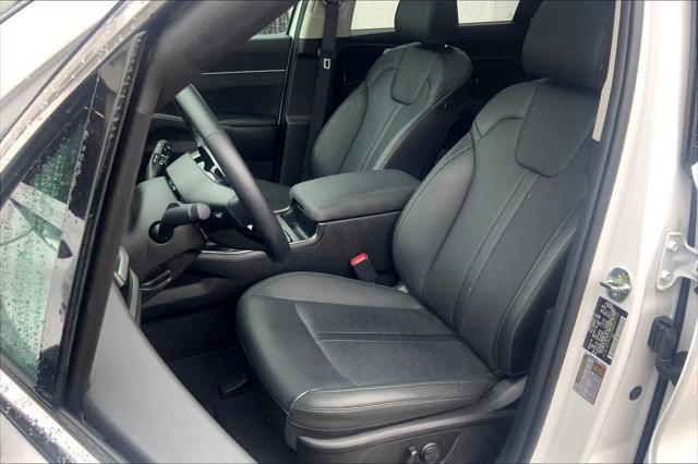 used 2024 Kia Sorento car, priced at $33,100