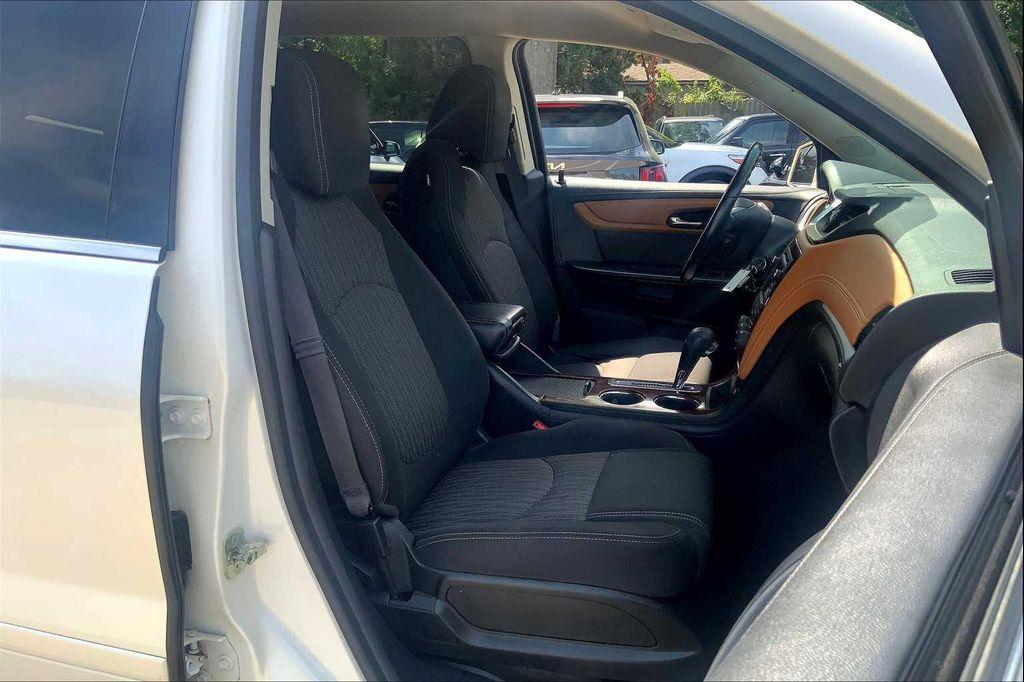 used 2014 Chevrolet Traverse car, priced at $9,550