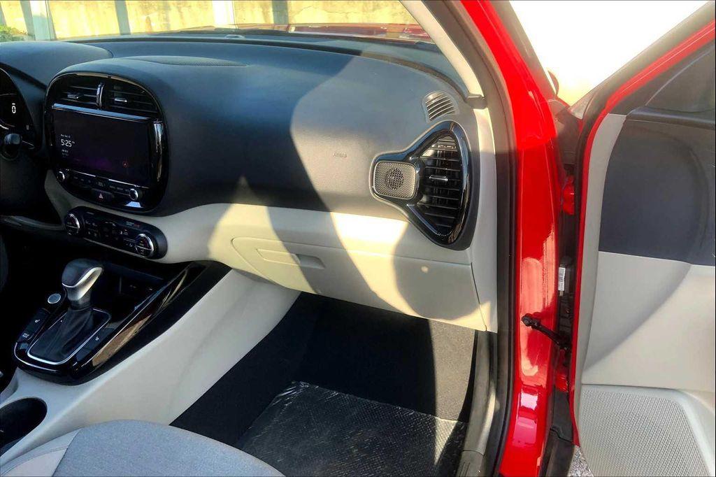 used 2024 Kia Soul car, priced at $21,131