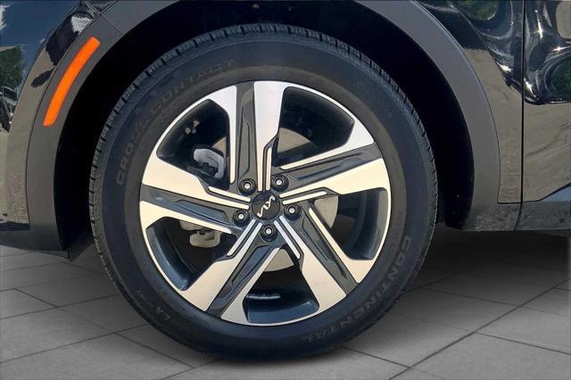 used 2023 Kia Sorento Hybrid car, priced at $31,197