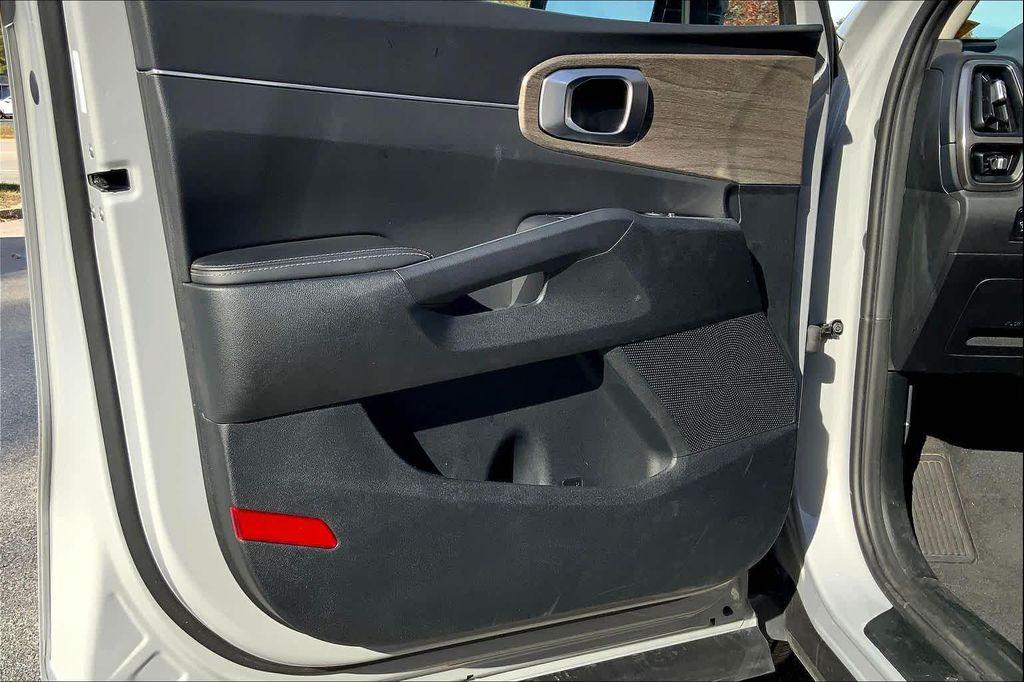 used 2022 Kia Sorento car, priced at $27,129