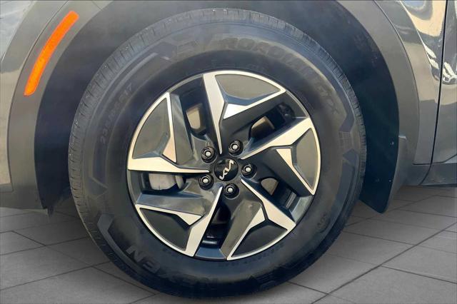 used 2023 Kia Sorento Hybrid car, priced at $32,338