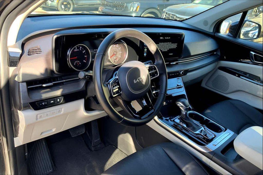 used 2024 Kia Carnival car, priced at $33,898