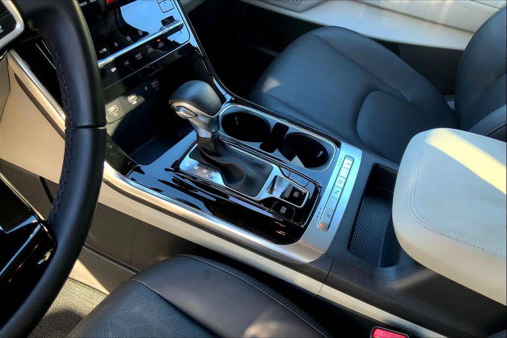 used 2024 Kia Carnival car, priced at $33,898