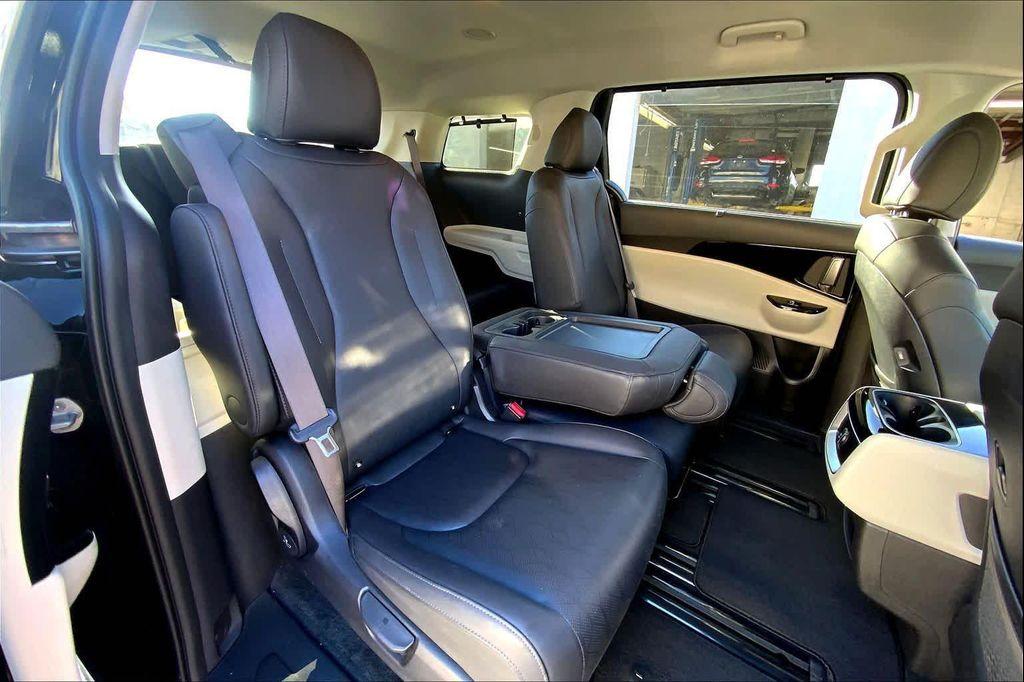 used 2024 Kia Carnival car, priced at $33,898