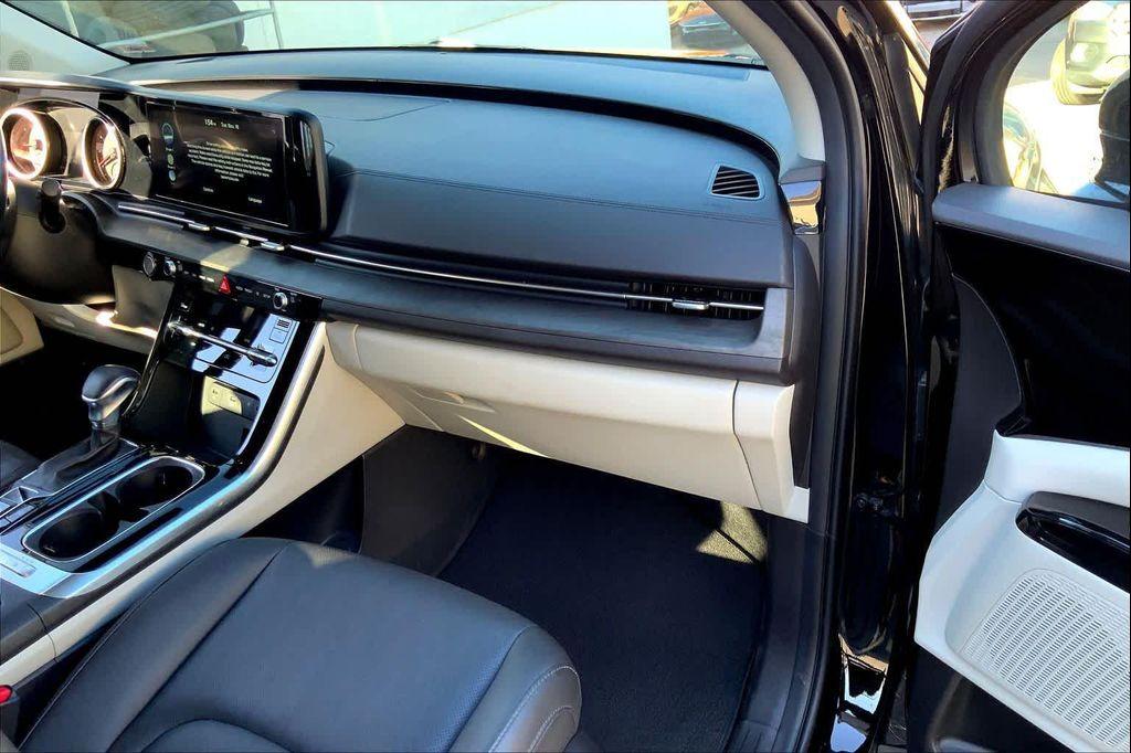 used 2024 Kia Carnival car, priced at $33,898