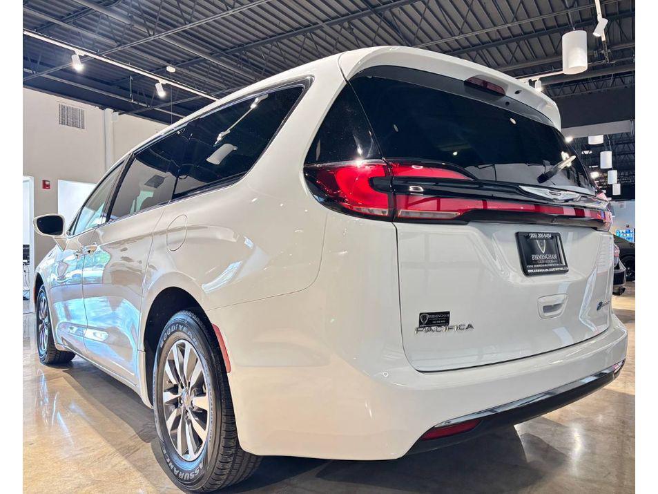 used 2022 Chrysler Pacifica Hybrid car, priced at $25,999