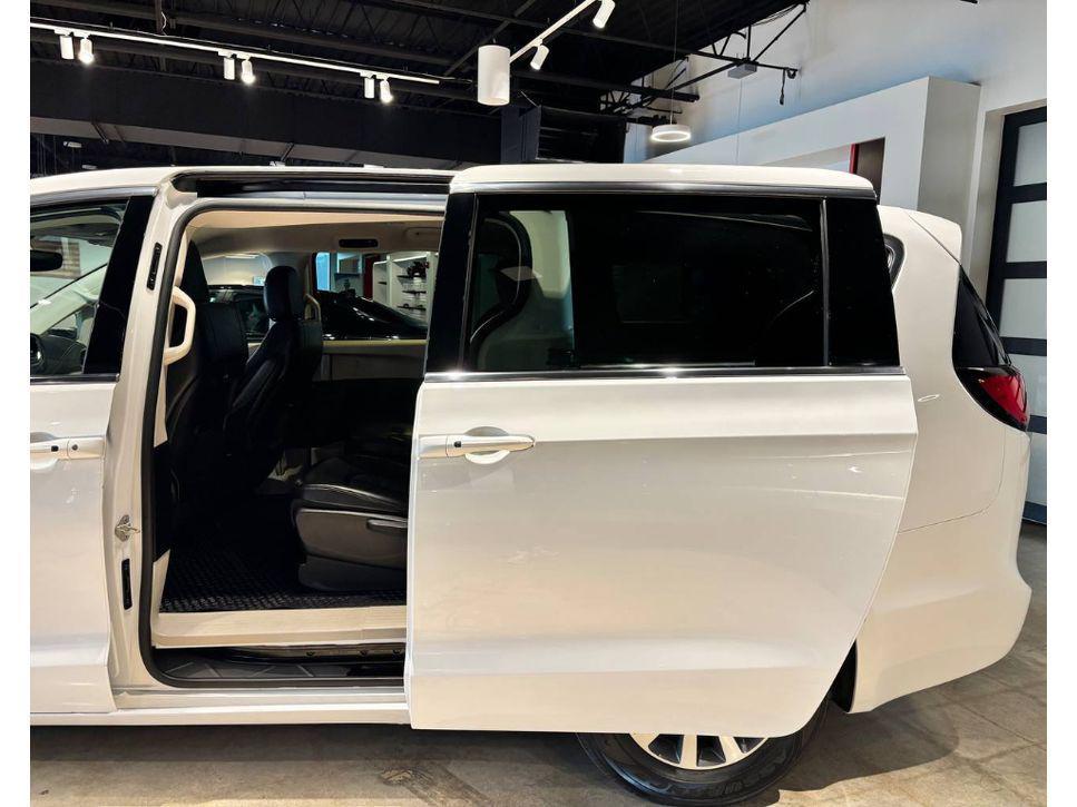 used 2022 Chrysler Pacifica Hybrid car, priced at $25,999