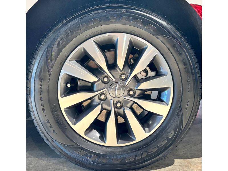 used 2022 Chrysler Pacifica Hybrid car, priced at $25,999