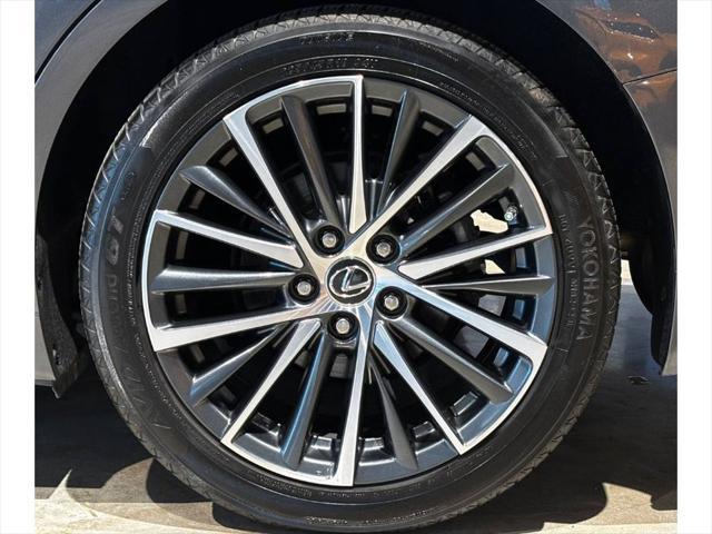 used 2022 Lexus ES 300h car, priced at $34,999