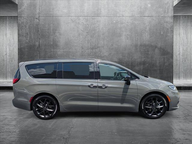 used 2024 Chrysler Pacifica car, priced at $41,991
