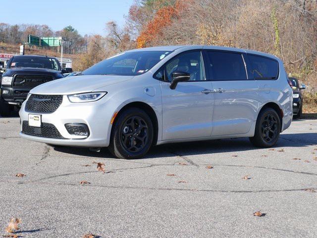 used 2023 Chrysler Pacifica Hybrid car, priced at $37,211