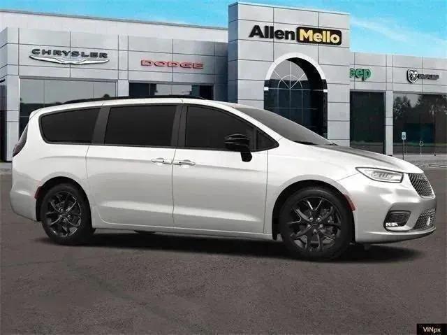 new 2024 Chrysler Pacifica car, priced at $40,616