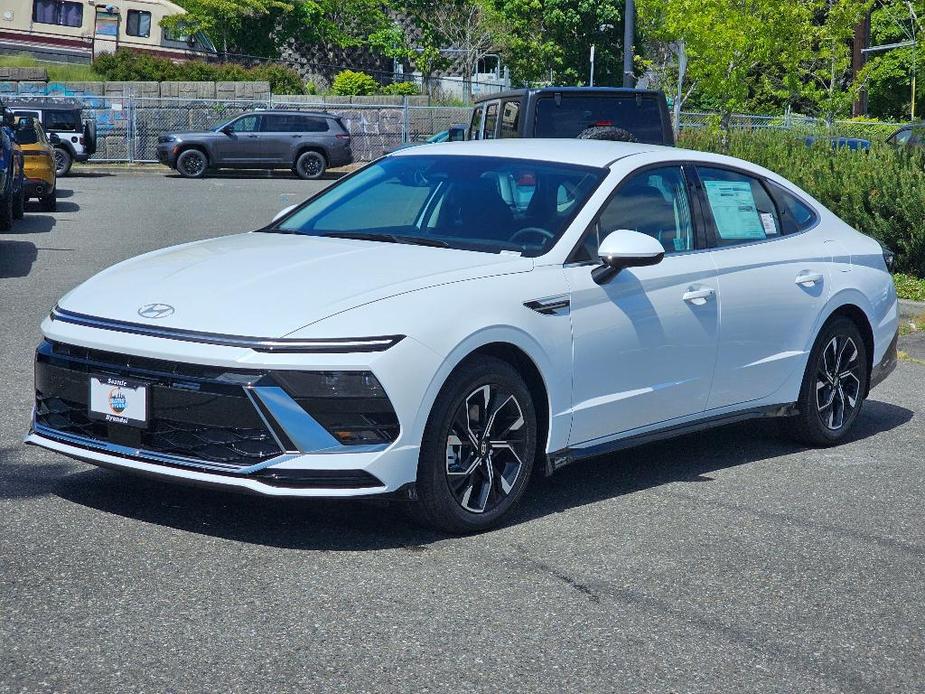 new 2024 Hyundai Sonata car, priced at $28,175