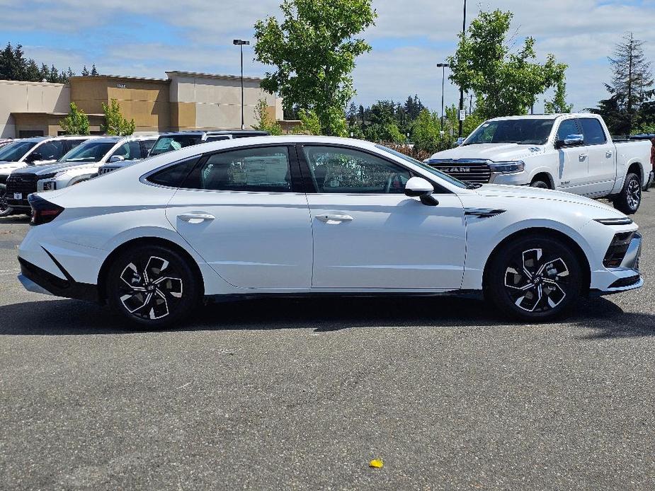 new 2024 Hyundai Sonata car, priced at $30,045