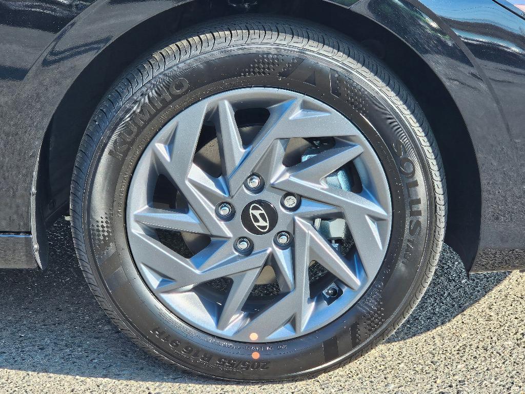 new 2025 Hyundai ELANTRA HEV car, priced at $25,490