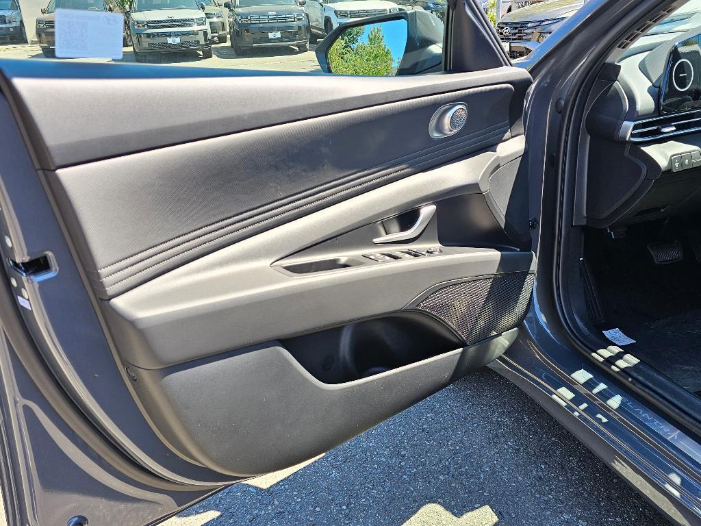 new 2025 Hyundai Elantra car, priced at $25,924