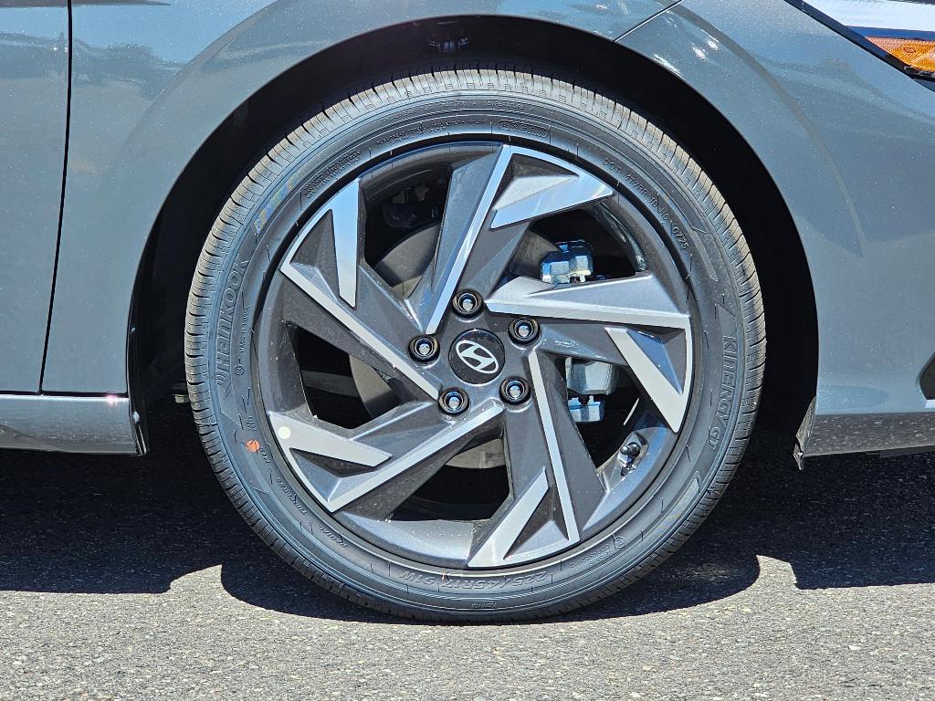 new 2025 Hyundai Elantra car, priced at $25,924