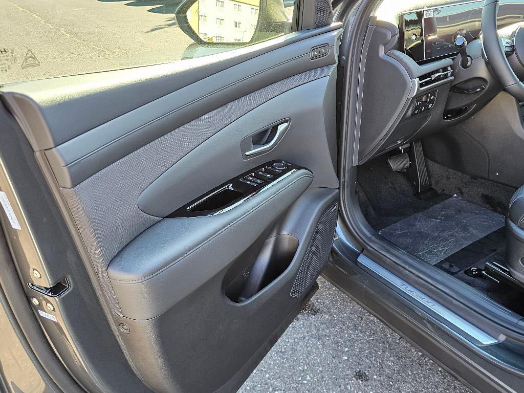 new 2025 Hyundai TUCSON Hybrid car, priced at $39,143