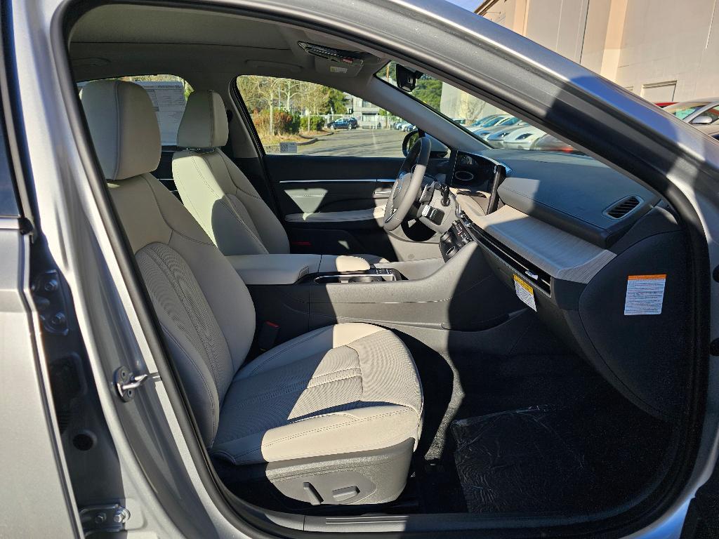 new 2025 Hyundai Sonata Hybrid car, priced at $37,648
