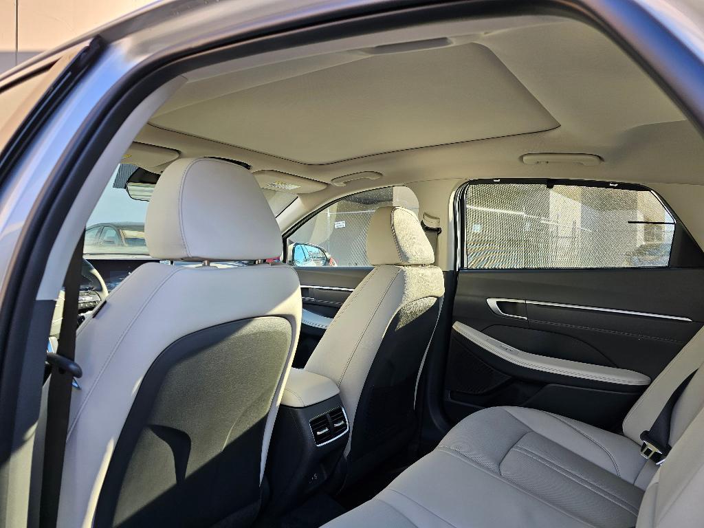 new 2025 Hyundai Sonata Hybrid car, priced at $37,648