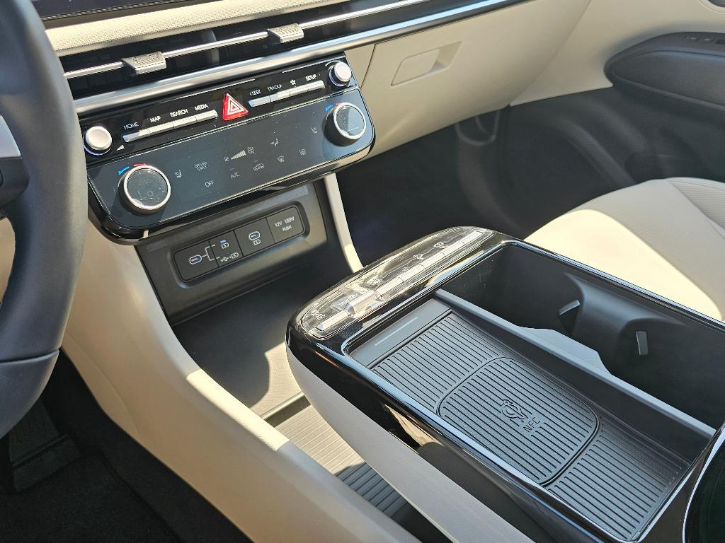 new 2025 Hyundai TUCSON Hybrid car, priced at $37,169
