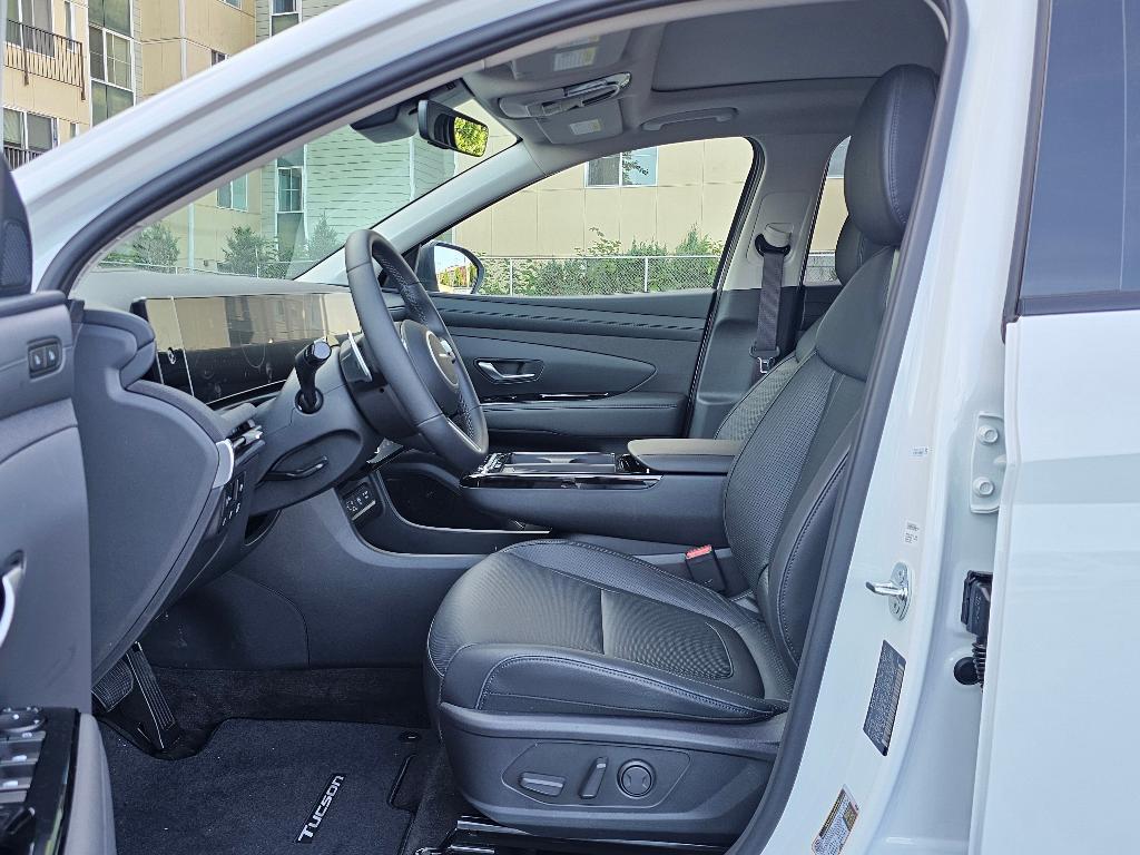 new 2025 Hyundai TUCSON Hybrid car, priced at $41,691