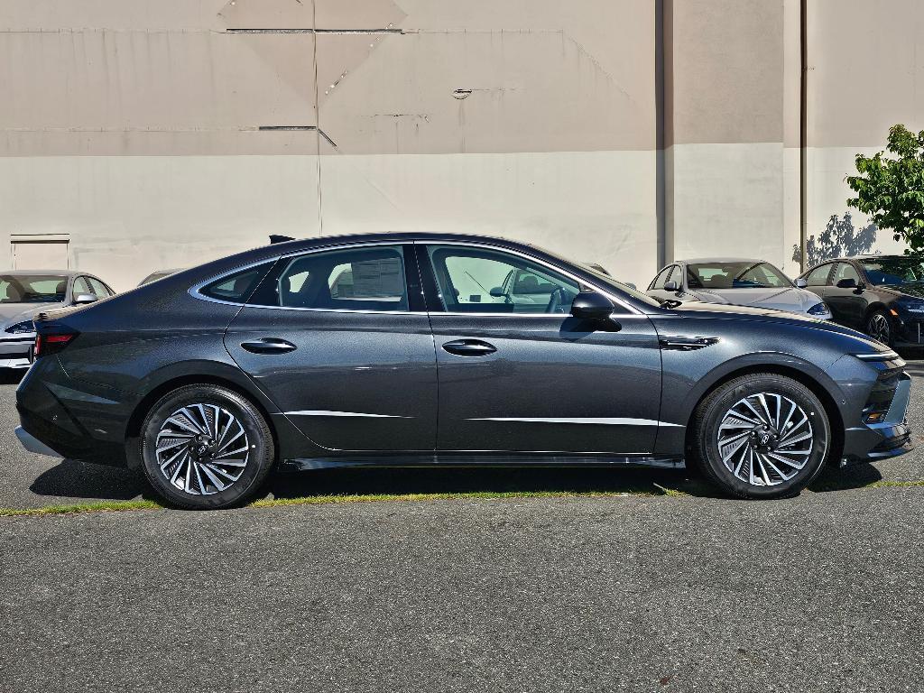 new 2025 Hyundai Sonata Hybrid car, priced at $37,310