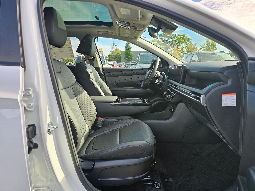 new 2025 Hyundai TUCSON Hybrid car, priced at $34,810