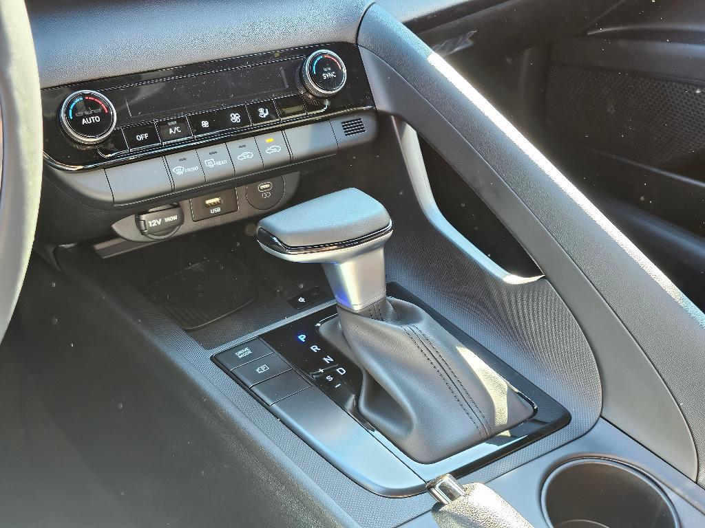 new 2025 Hyundai Elantra car, priced at $23,358