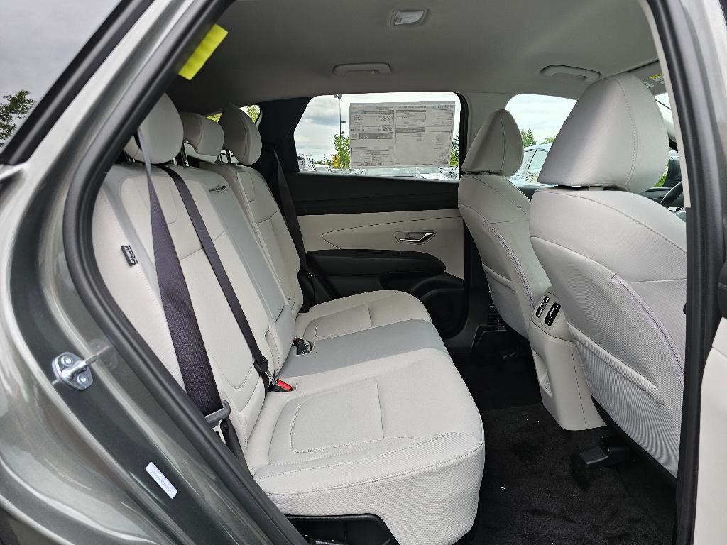 new 2025 Hyundai TUCSON Hybrid car, priced at $33,659