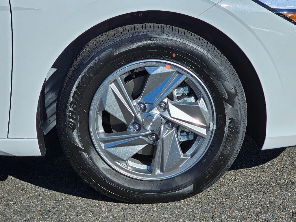 new 2025 Hyundai Elantra car, priced at $22,013