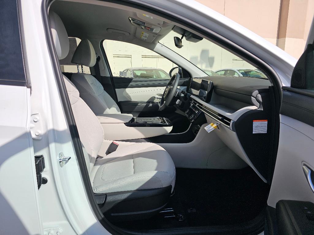 new 2025 Hyundai TUCSON Hybrid car, priced at $33,900