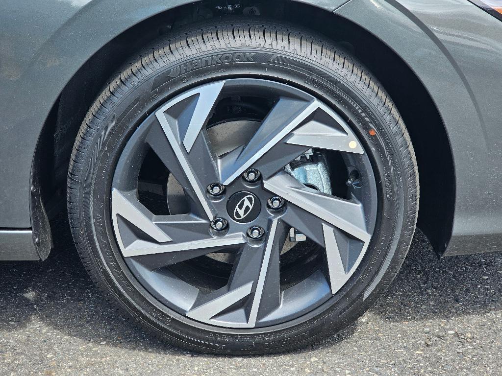 new 2025 Hyundai Elantra car, priced at $25,674