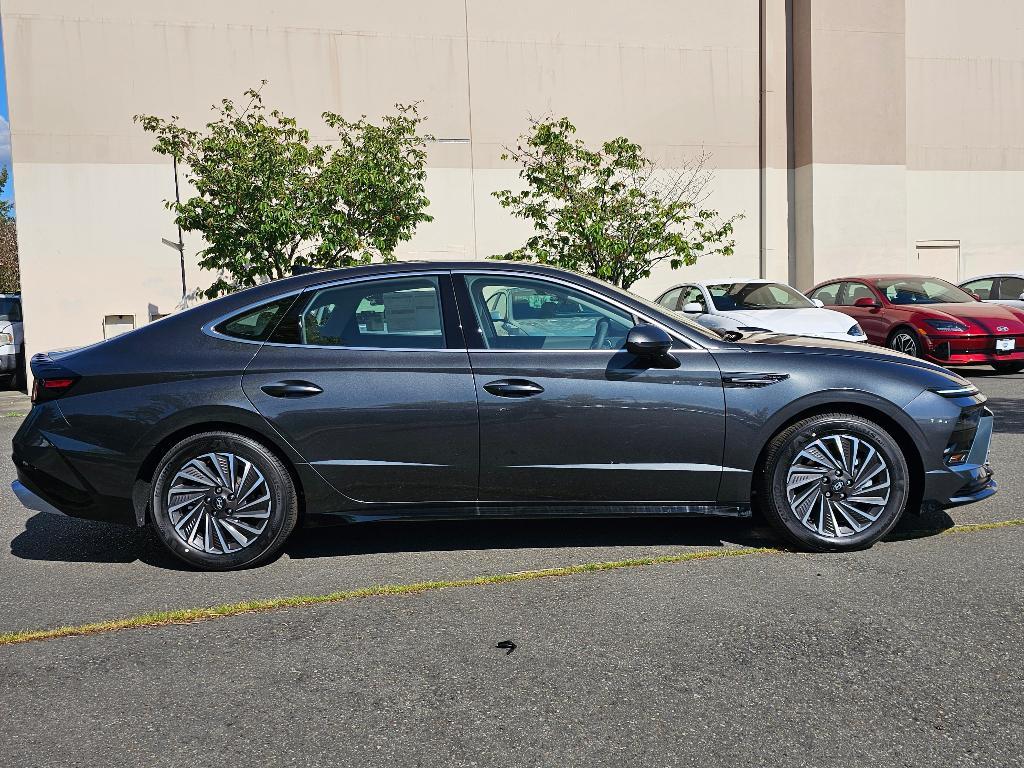 new 2025 Hyundai Sonata Hybrid car, priced at $30,968