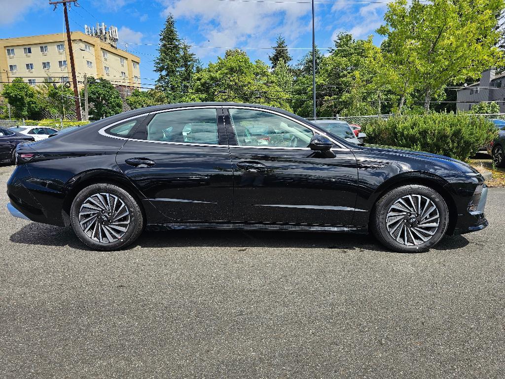 new 2025 Hyundai Sonata Hybrid car, priced at $30,968