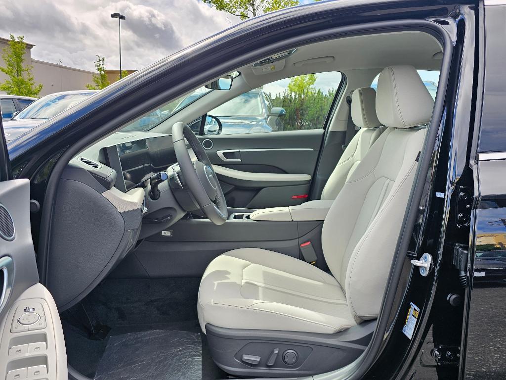 new 2025 Hyundai Sonata Hybrid car, priced at $30,968