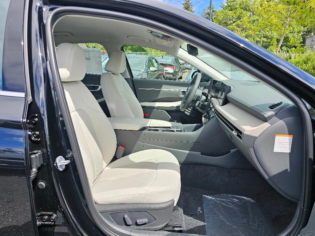 new 2025 Hyundai Sonata Hybrid car, priced at $30,968